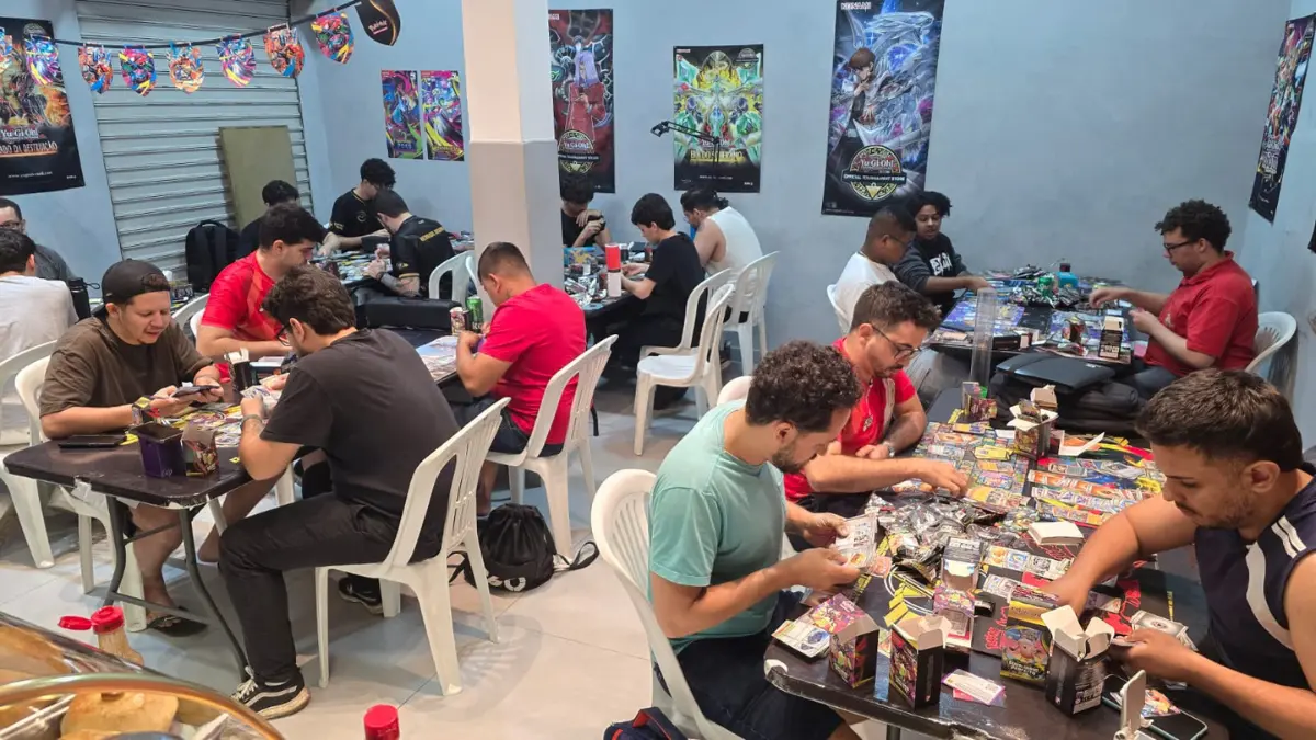 Jogadores participando de um torneio na Dimensão Alternativa