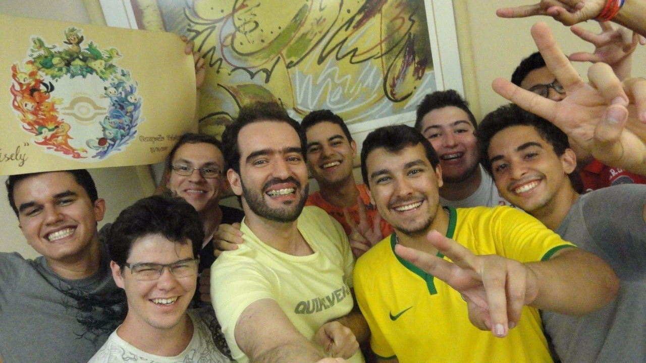 Grupo antigo da TCMG reunido após torneio de Pokémon TCG em Minas Gerais.